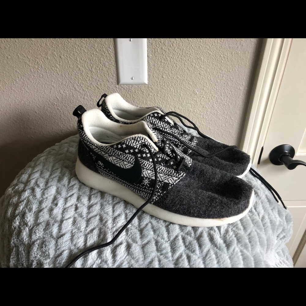 Nike Winter Sweater Tennis Shoes